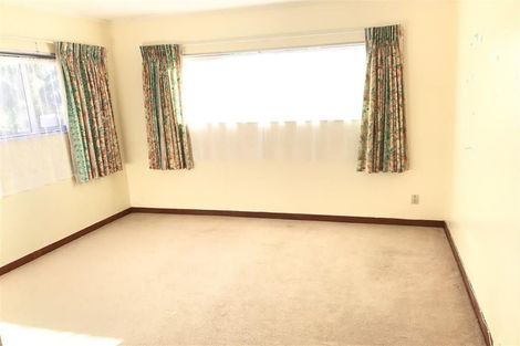 Photo of property in 1/71 Onewa Road, Northcote, Auckland, 0627