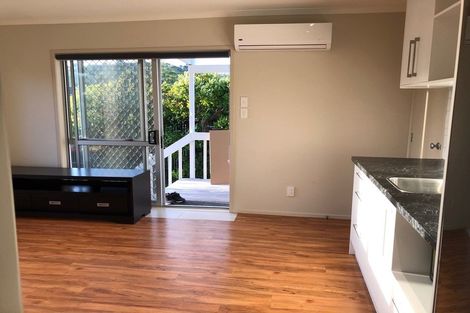 Photo of property in 25 Darren Crescent, Half Moon Bay, Auckland, 2012