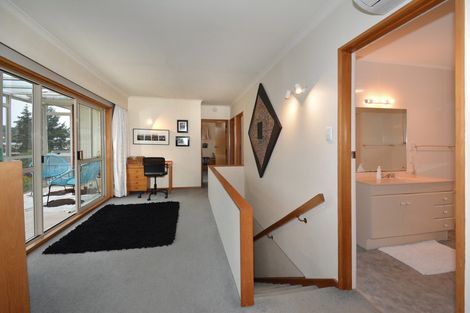 Photo of property in 15 Pioneer Crescent, Helensburgh, Dunedin, 9010