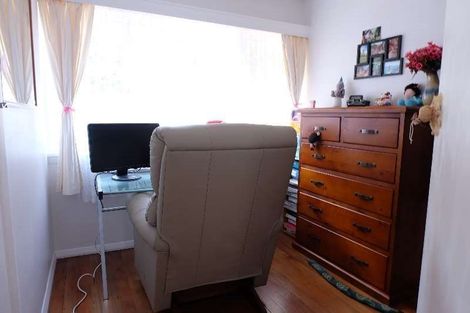 Photo of property in 142 Parkvale Road, Karori, Wellington, 6012