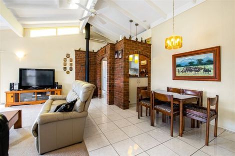 Photo of property in 2 Cezanne Place, New Lynn, Auckland, 0600