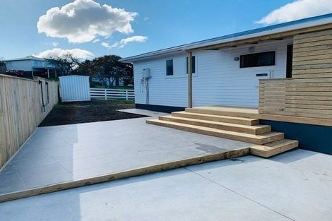 Photo of property in 2 Justin Place, Te Atatu Peninsula, Auckland, 0610