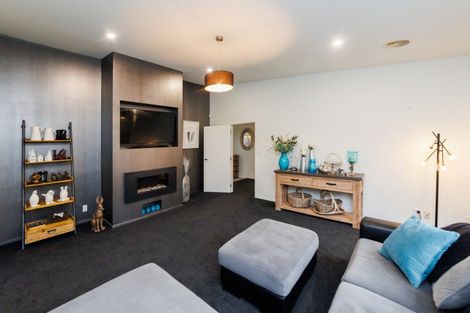 Photo of property in 25 Medallion Court, Kelvin Grove, Palmerston North, 4414