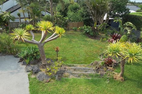 Photo of property in 2/128 Aberdeen Road, Campbells Bay, Auckland, 0620