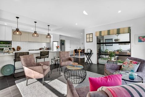 Photo of property in 5 James Kidd Place, Greytown, 5712