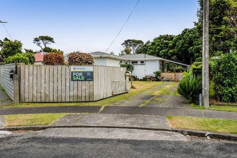 Photo of property in 6 Charles Major Place, Hawera, 4610