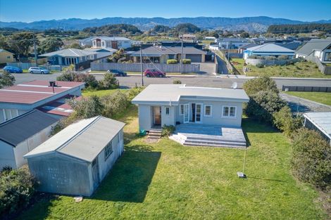 Photo of property in 23 Moana Street, Otaki Beach, Otaki, 5512
