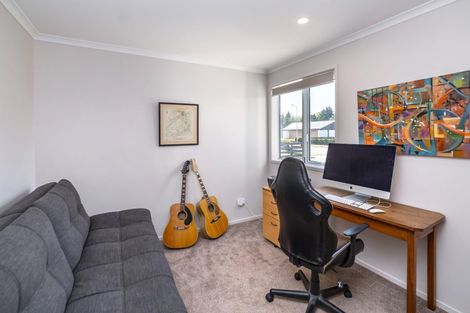 Photo of property in 6 Hewson Lane, Greytown, 5712