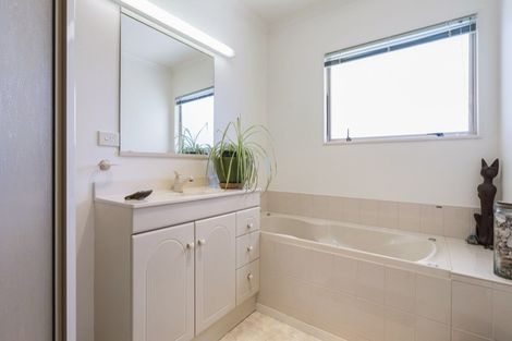 Photo of property in 1 Maple Crescent, Whalers Gate, New Plymouth, 4310