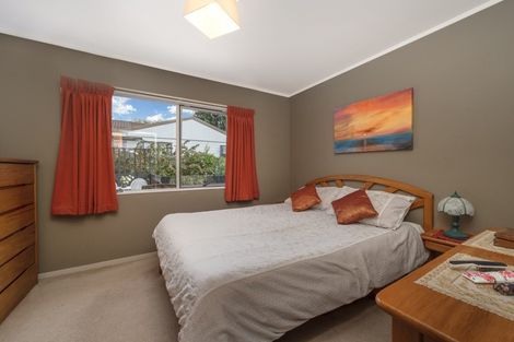 Photo of property in 2/114 Bradbury Road, Botany Downs, Auckland, 2010