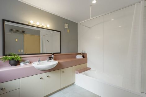 Photo of property in 2/20 Compton Street, Hillcrest, Auckland, 0627