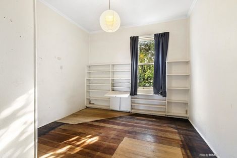 Photo of property in 43 Military Road, Northland, Wellington, 6012