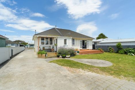 Photo of property in 3 Bristol Crescent, Roslyn, Palmerston North, 4414