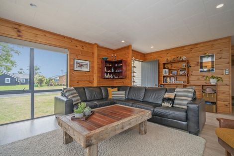 Photo of property in 13 Martin Place, Cooks Beach, Whitianga, 3591