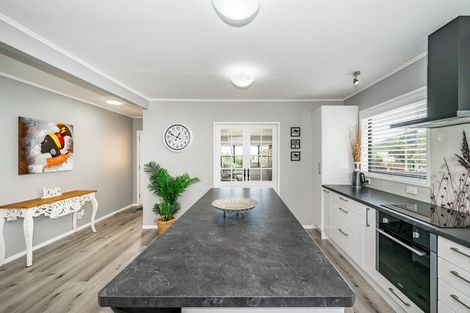 Photo of property in 42 Kaitawa Crescent, Paraparaumu, 5032
