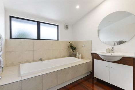 Photo of property in 25a Barron Drive, Green Bay, Auckland, 0604