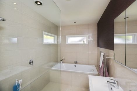 Photo of property in 162a Mangorei Road, Merrilands, New Plymouth, 4312