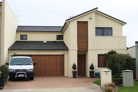 Photo of property in 11 Bunker Rise, Golflands, Auckland, 2013