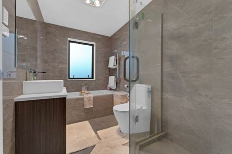 Photo of property in 32 Leathem Crescent, Pokeno, 2402