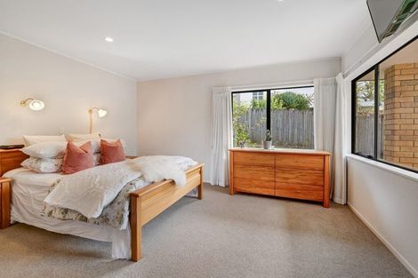 Photo of property in 9 Thornbill Rise, Unsworth Heights, Auckland, 0632