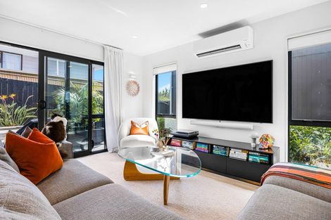 Photo of property in 14b Kelwyn Road, Kelston, Auckland, 0602