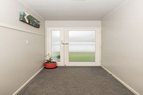 Photo of property in 19 Halswell Crescent, Westbrook, Palmerston North, 4412