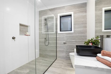 Photo of property in 116 Godfrey Drive, Orewa, 0931