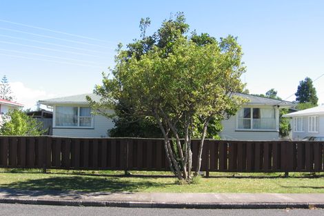 Photo of property in 69 Cobham Crescent, Kelston, Auckland, 0602