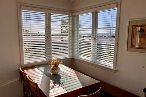 Photo of property in 28 Roland Hill, Glen Eden, Auckland, 0602
