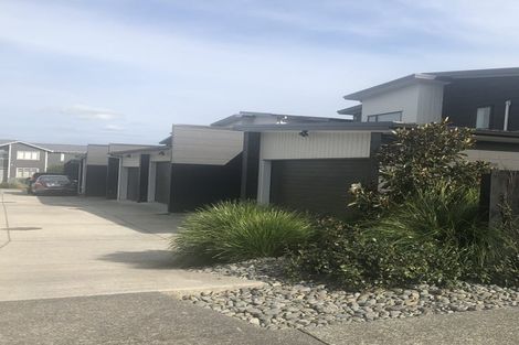 Photo of property in 4/60 Hayfield Way, Karaka, Papakura, 2580