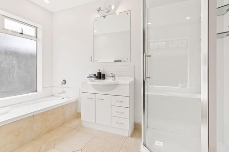 Photo of property in 39a Wharf Road, Te Atatu Peninsula, Auckland, 0610