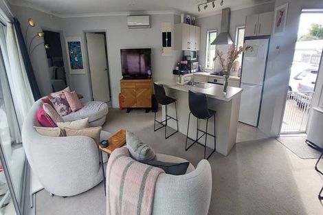 Photo of property in 2/925 Whangaparaoa Road, Manly, Whangaparaoa, 0930