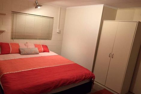 Photo of property in 2/1004 East Coast Road, Northcross, Auckland, 0630