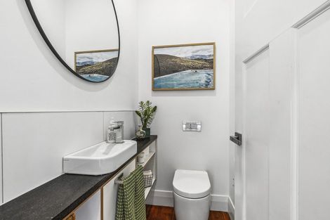 Photo of property in 19 Lower North Terrace, Kelburn, Wellington, 6012