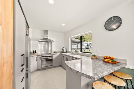 Photo of property in 3 Boleyn Close, Kingsley Heights, Upper Hutt, 5018