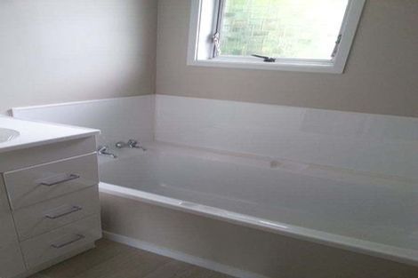 Photo of property in 96 Hutchinsons Road, Bucklands Beach, Auckland, 2014