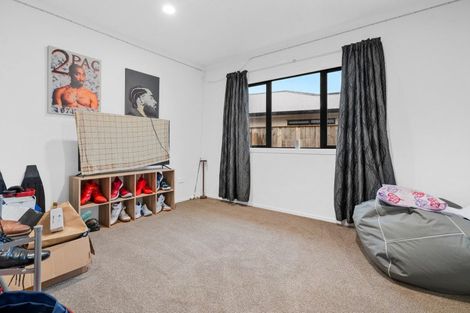 Photo of property in 1 Molesworth Street, Carterton, 5713