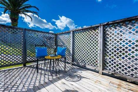 Photo of property in 30 Ginders Drive, Massey, Auckland, 0614