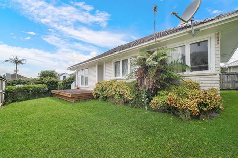 Photo of property in 5 Shamrock Lane, Te Atatu Peninsula, Auckland, 0610
