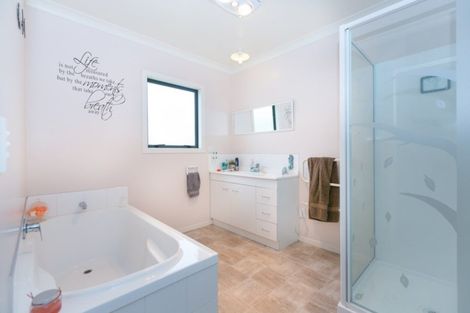 Photo of property in 55 Seaview Road, Marfell, New Plymouth, 4310