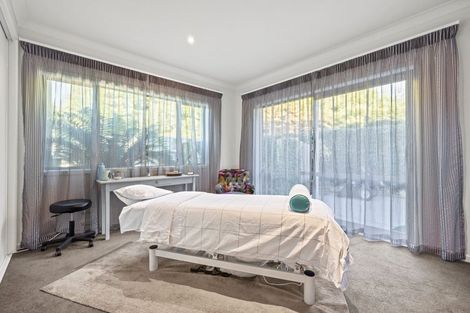 Photo of property in 37 Oakgrove Drive, Rangiora, 7400