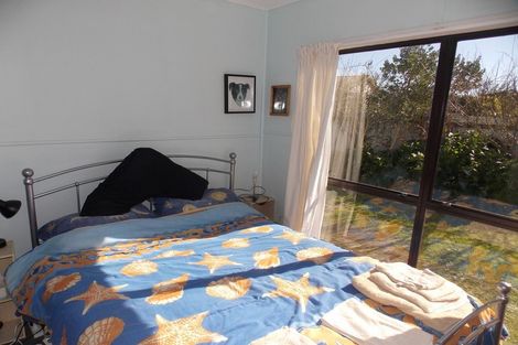 Photo of property in 24 Nuku Street, Tangimoana, 4822