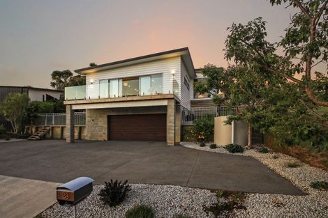 Photo of property in 28 Robertson Street, Raglan, 3225