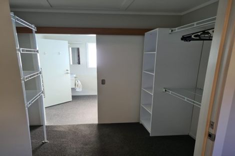 Photo of property in 42a Sunset Road, Unsworth Heights, Auckland, 0632