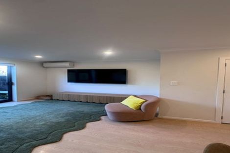 Photo of property in 8 Wharara Lane, Massey, Auckland, 0614
