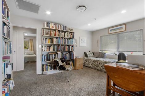 Photo of property in 8 Amner Place, Bluff Hill, Napier, 4110