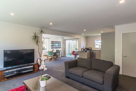 Photo of property in 27 Bickerton Rise, Churton Park, Wellington, 6037