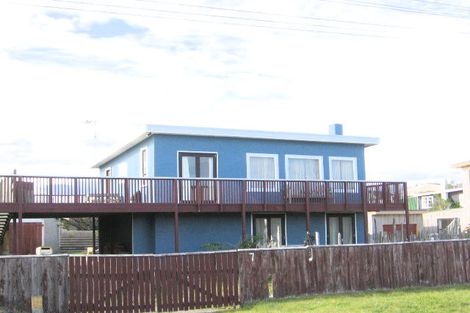 Photo of property in 7 Marine Parade North, Foxton Beach, Foxton, 4815