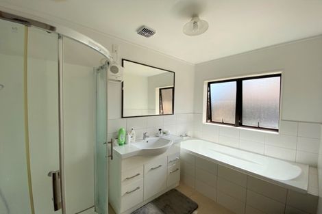 Photo of property in 12 Bosnyak Drive, Te Atatu South, Auckland, 0610