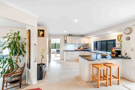 Photo of property in 32 Connemara Court, West Harbour, Auckland, 0618